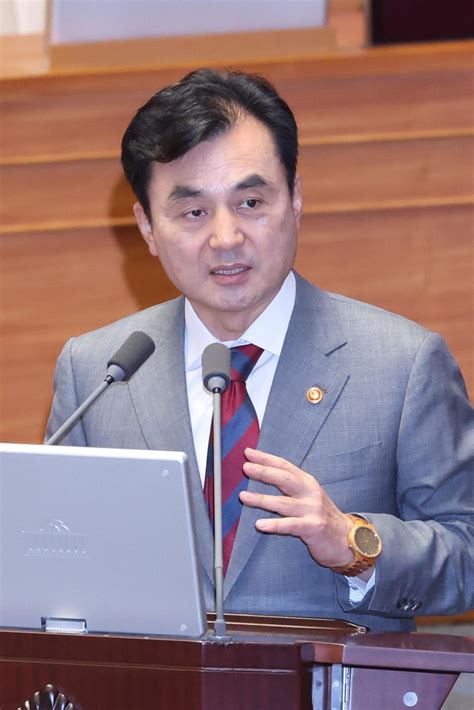 Planned upgrades will shorten piccadilly line travel times next year 16