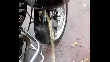 Mijando Na Moto XVIDEOS