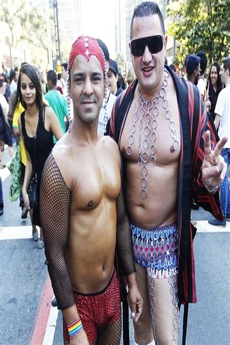 Parada Gay termina público de mil pessoas em São Paulo UOL Notícias