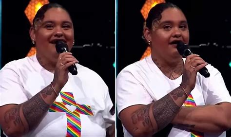 Homem aceita Jesus em parada gay após ser evangelizado por ex transgênero