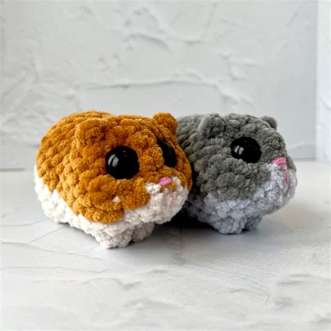 Грустный хомяк - фото вязаной игрушки 1080x1080. Автор: Плюшевые объятия.