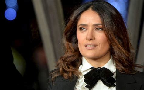 Salma Hayek Presume Sus Fabulosas Curvas En Un Sexy Bikini Metro Puerto Rico