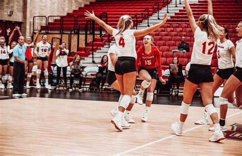 She Looks Good From Both Sides USD Babe Hottest Female Athletes