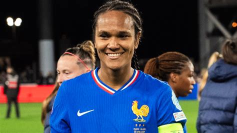 Wendie Renard OL féminin apte à jouer Suède France