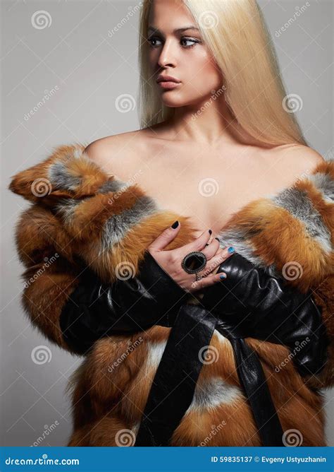 Beautiful Woman In Fur Coat Winter Beauty Fashion Model Girl Stock Image Image Of Frost