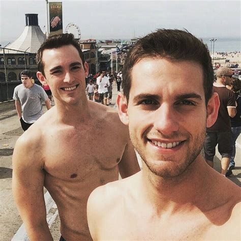 FOTO VIDEO Nejromantičtější žádost o ruku jakou jste kdy viděli Sexy gay pár který se