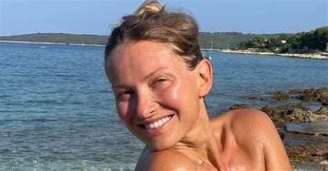 Gwiazda Korony Kr L W Ta Czy W Bikini Na Dce Internauci Czuj Niesmak