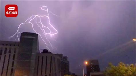 北京夜空电闪雷鸣迎来今年首场雷雨高清1080p在线观看平台腾讯视频