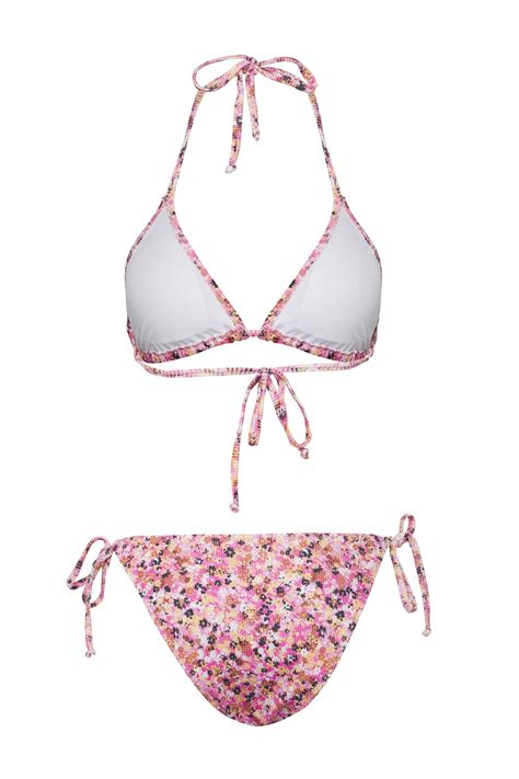 TRENDYOLMİLLA Çiçek Desenli Üçgen Bağlamalı Dokulu Regular Bikini Takımı TBESS25BT00106 Fiyatı