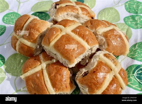 Hot Cross Buns Easter Treat Good Friday Stock Photo Alamy