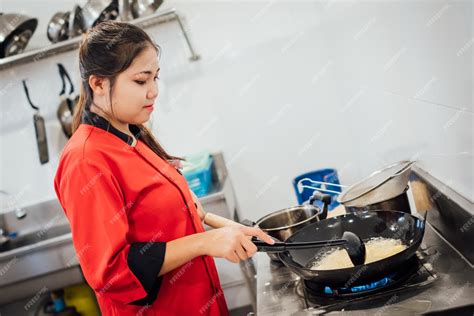 Premium Photo Side View Of Chef Preparing Food In Kitchen