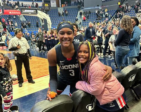 Mini Aaliyah How UConn Women S Basketball Star Aaliyah Edwards