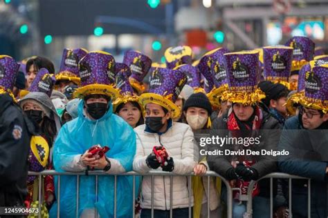 Us New Years Eve Ball Drop Photos and Premium High Res Pictures - Getty ...