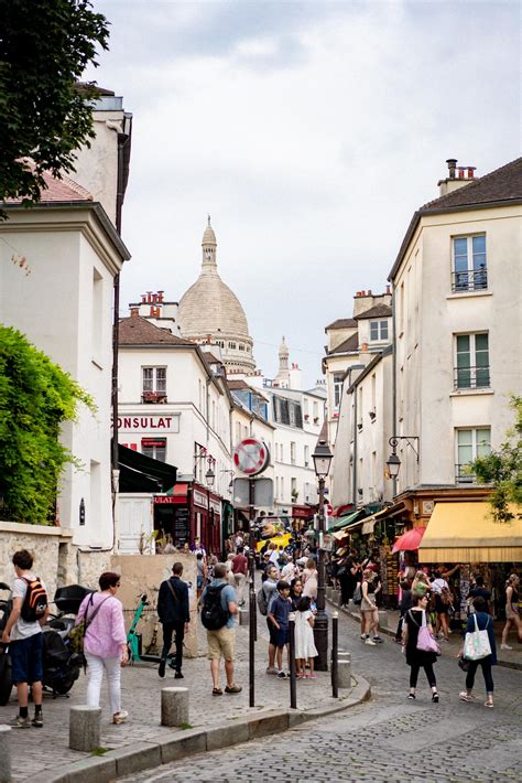 Unleash Your Inner Parisian: Explore the City with a Knowledgeable Greeter Host