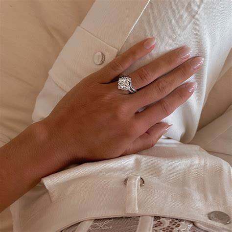 How To Wear A Wedding Ring Set The Must Read Guide