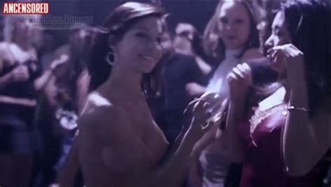 Naked Geneviève Métivier in Minuit le soir