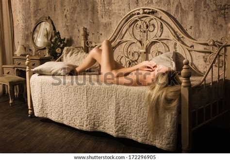 Gorgeous Nude Blonde Lying On Bed Stock Photo 172296905 Shutterstock