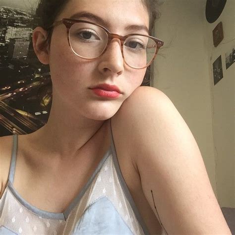 Hot Girls Wearing Glasses 30 Pics