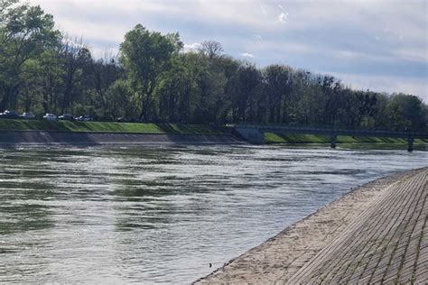 Vrijeme Danas Red Sunca Red Oblaka Ali Bez Ki E I S Temperaturom Do