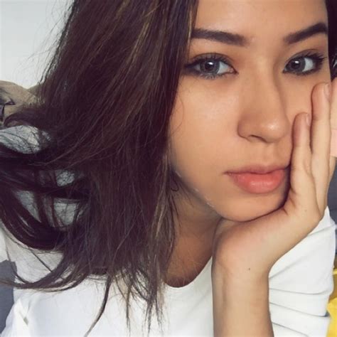 sao hot girl Việt mặt đã lai tây trang điểm lại càng tây hơn