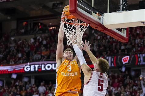 Dalton Knecht scores 24 points to lead No. 9 Tennessee to 80-70 victory ...