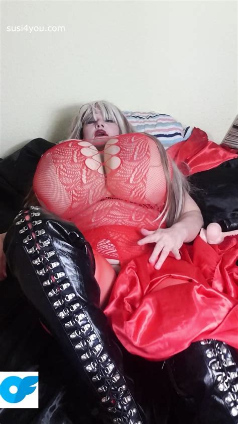 OMG So Fat Tis Cup K See Susi In Black Boots Rubbing Pussy