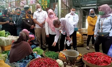 Sidak Pasar Jelang Nataru Bupati Magetan Tanggapi Kenaikan Harga