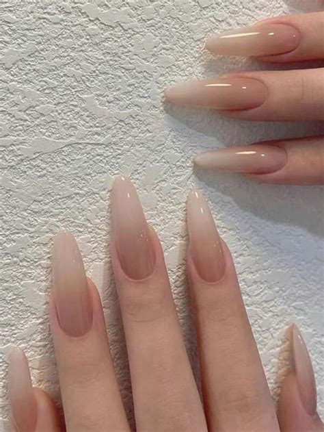 Transforme sus uñas con piezas de uñas postizas largas almendras color nude y lima de uñas