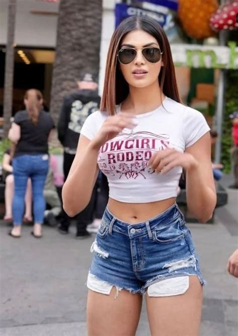 Yesha Sagar Cricket Presenter | Bikini looks 💥💥@yesha_sagar | Instagram