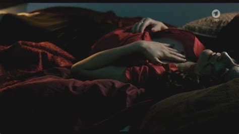 Naked Meral Perin In Ohne Dich