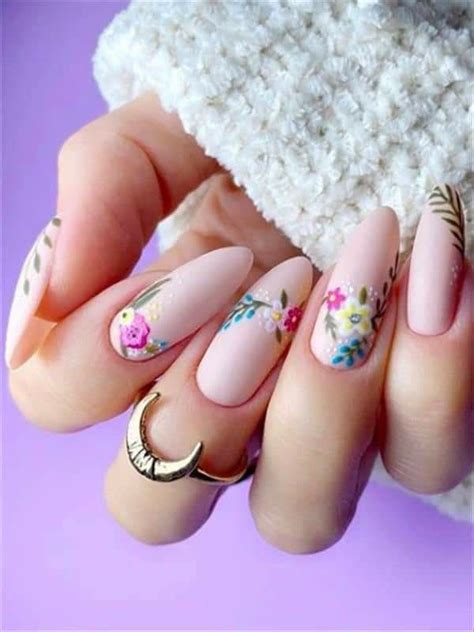 Uñas Nude Floral nails Gel nails Oval nails