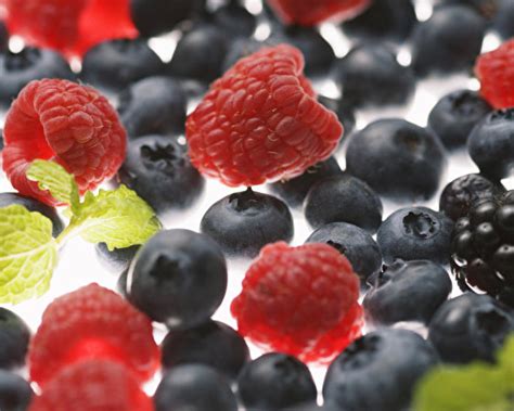 Desktop Wallpapers Raspberry Blueberries Food Fruit 562x450