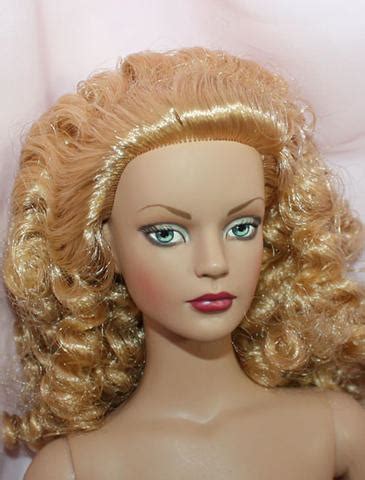 Tonner Sydney Chase Envy Nude Doll Stand Orig Box