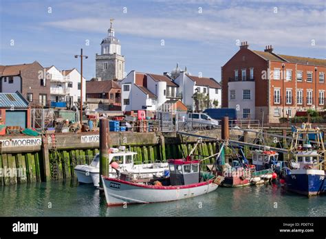 Old quayside hi-res stock photography and images - Alamy