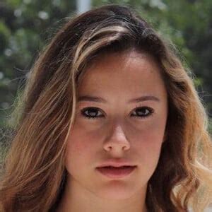 Avaryana Rose Bikini és más rucik