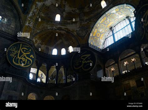 Tourists Visiting The Hagia Sofia In Istanbul Stock Photo Alamy