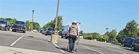 PAWG MILF In Flare Leggings At The Grocery Store Spandex Leggings Yoga Pants Forum