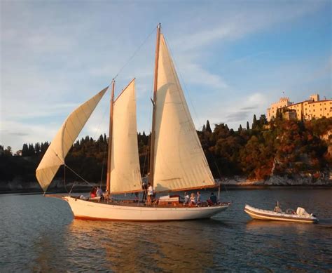 Giro In Barca A Vela D Epoca Nel Golfo Di Trieste Con Aperitivo Holidoit