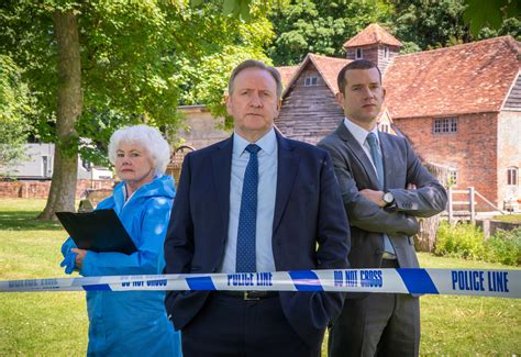 Viewers of midsomer murder are debating the show's best detective 32