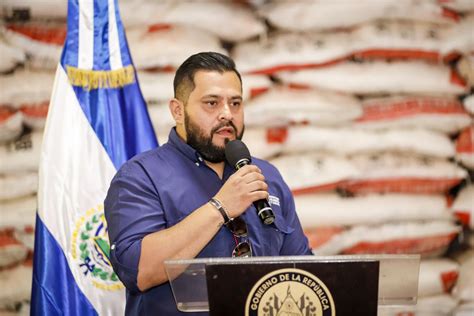 Ministerio de Agricultura y Ganadería on Twitter El director de