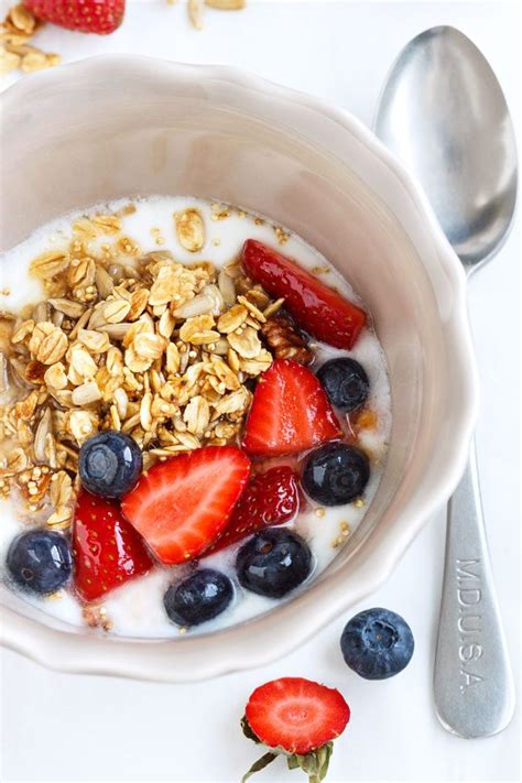 Granola Berry Breakfast Bowl Recipe — Eatwell101