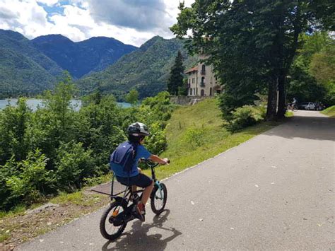 Bimbi In Bici Lequipaggiamento Per Pedalare In Sicurezza