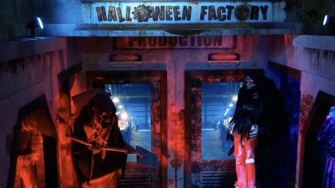 Spirit Halloween Store Halloween Factory Display Animation Groove Jones
