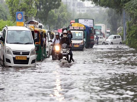 अरविंद केजरीवाल और उनके मंत्रियों के बाद अब कई आईएएस और आईपीएस के घरों