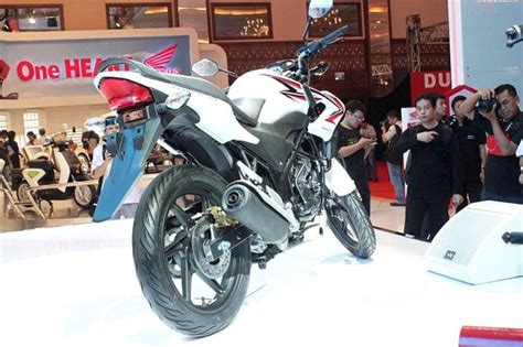 Honda CB R Streetfire Naked Motorcycle Pictures Details