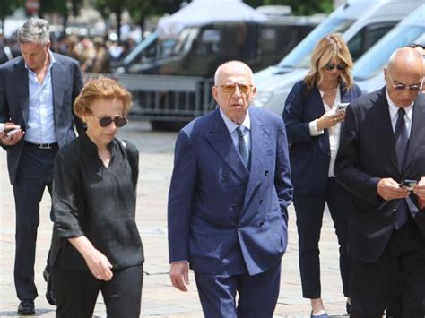 Funerali Di Berlusconi Addio Amico Mio Il Saluto Di Confalonieri