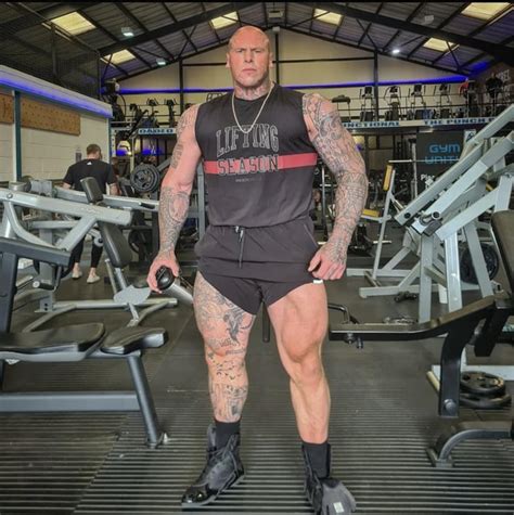The Man With The 132 Pound 60 Kg Scrotum Rnoglaofficial