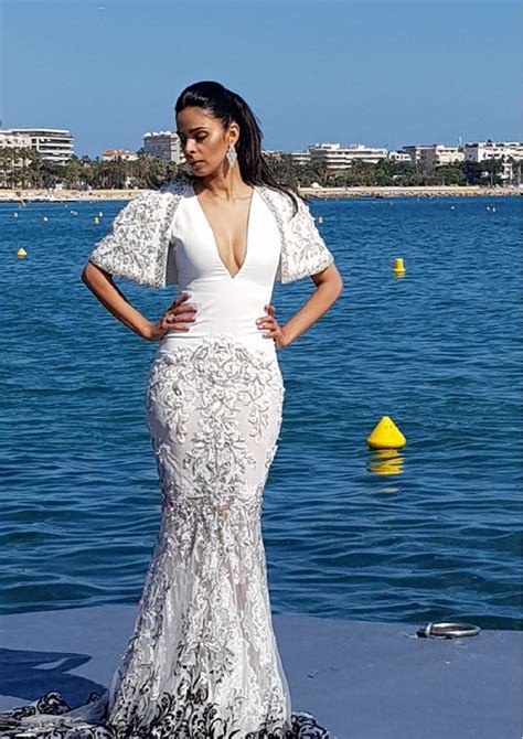 Actress Malaika Sherawat In Hot And Sexy Avtaar At Cannes Film Festival Hello Mumbai News