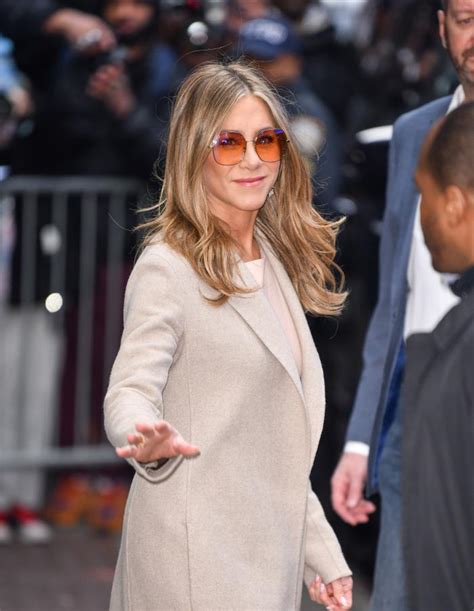 Jennifer Aniston Proves Naked Shoes Are Always A Good Idea Who What Wear