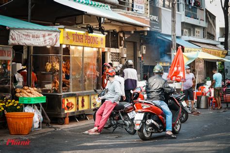 Heo vịt quay ế ẩm trong ngày cúng khai trương